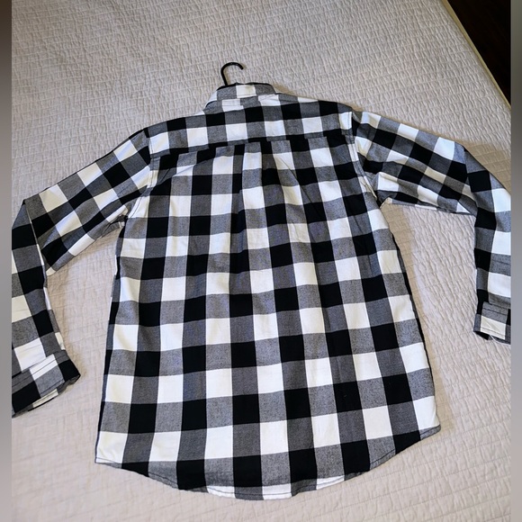 NWT Revolution Flannel in Medium - Picture 7 of 7